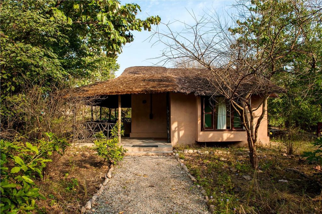 ホテル Jim'S Jungle Retreat ラムナガル 部屋 写真